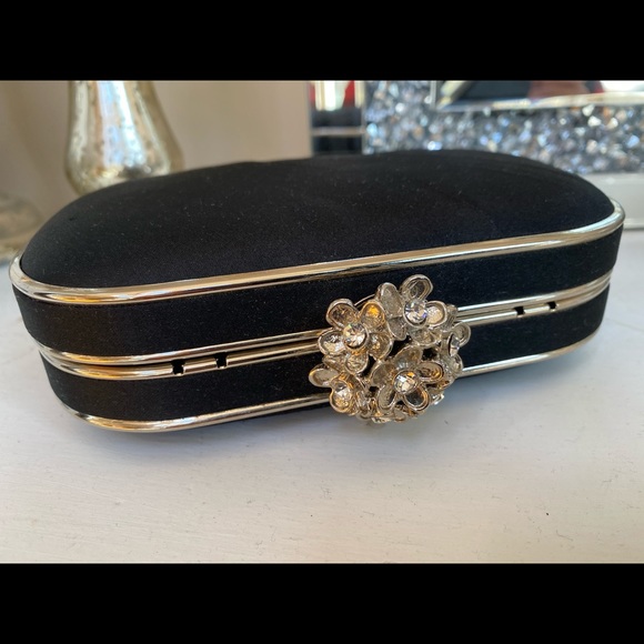 Vintage Style Hand Clutch - Picture 2 of 5